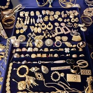 KRISTI’s SPECIAL~ Huge 5 LBs gold silver UNTESTED Estate Sale jewelry lot